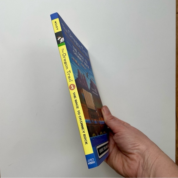 🎯3/$10 Softcover Paperback Book The Oregon Trail: The Race to Chimney Rock - Picture 2 of 6